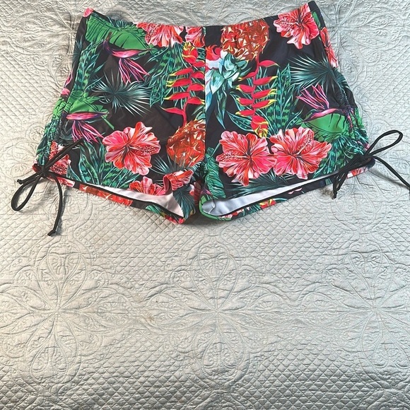 SHEIN Athletic Shorts Black and Red with Adjustable Drawstrings - Picture 10 of 12